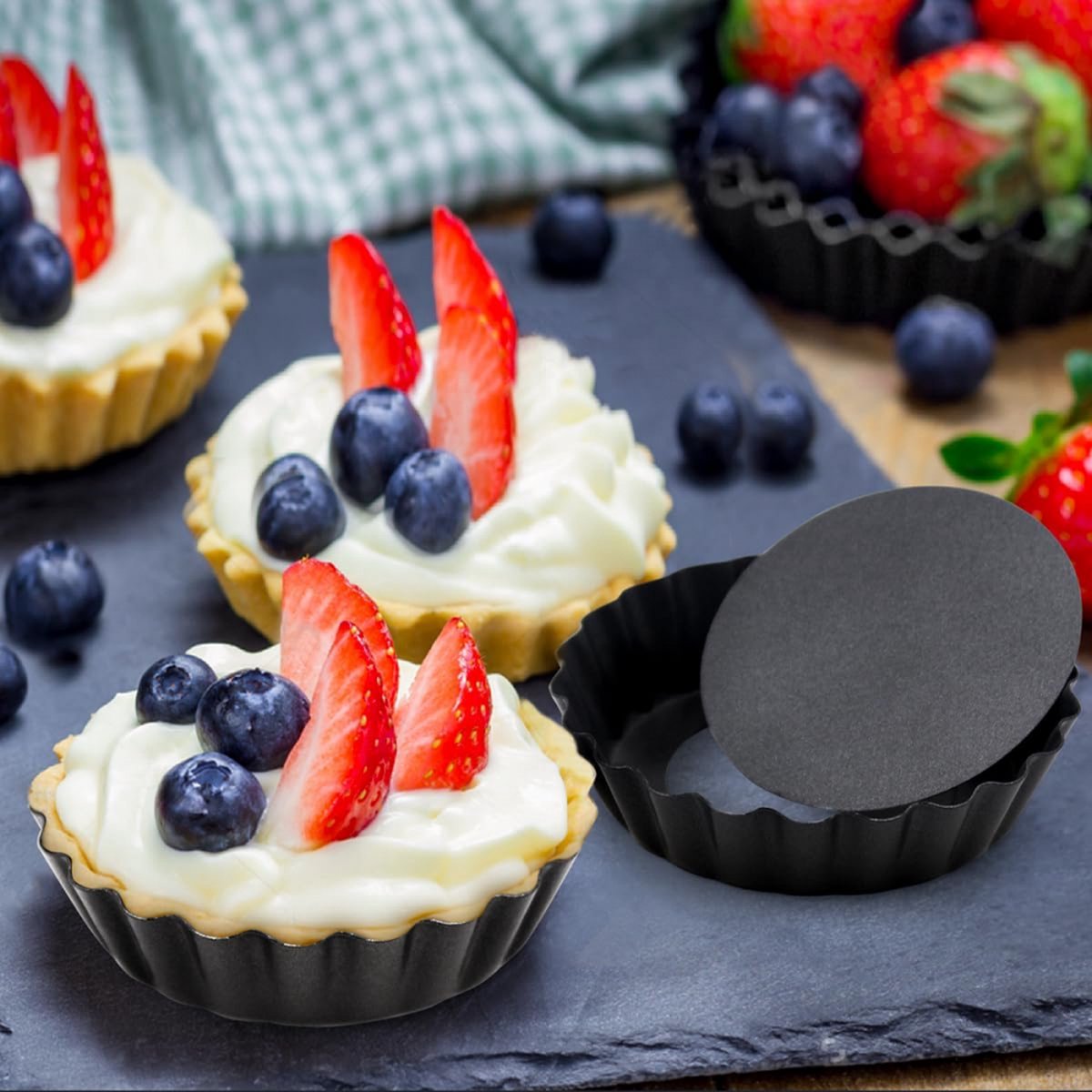 Quiche Pans - Set of 4 - Diameter 10 cm - Quiche Pan with Removable Base - Quiche Baking Pan - Tart Pan with Non-stick Coating - Removable Base - Bake Evenly - Cake Pan - Baking Pan - Baking Tin - Quiche Tart Pan Tin - Dishwasher Safe - Black