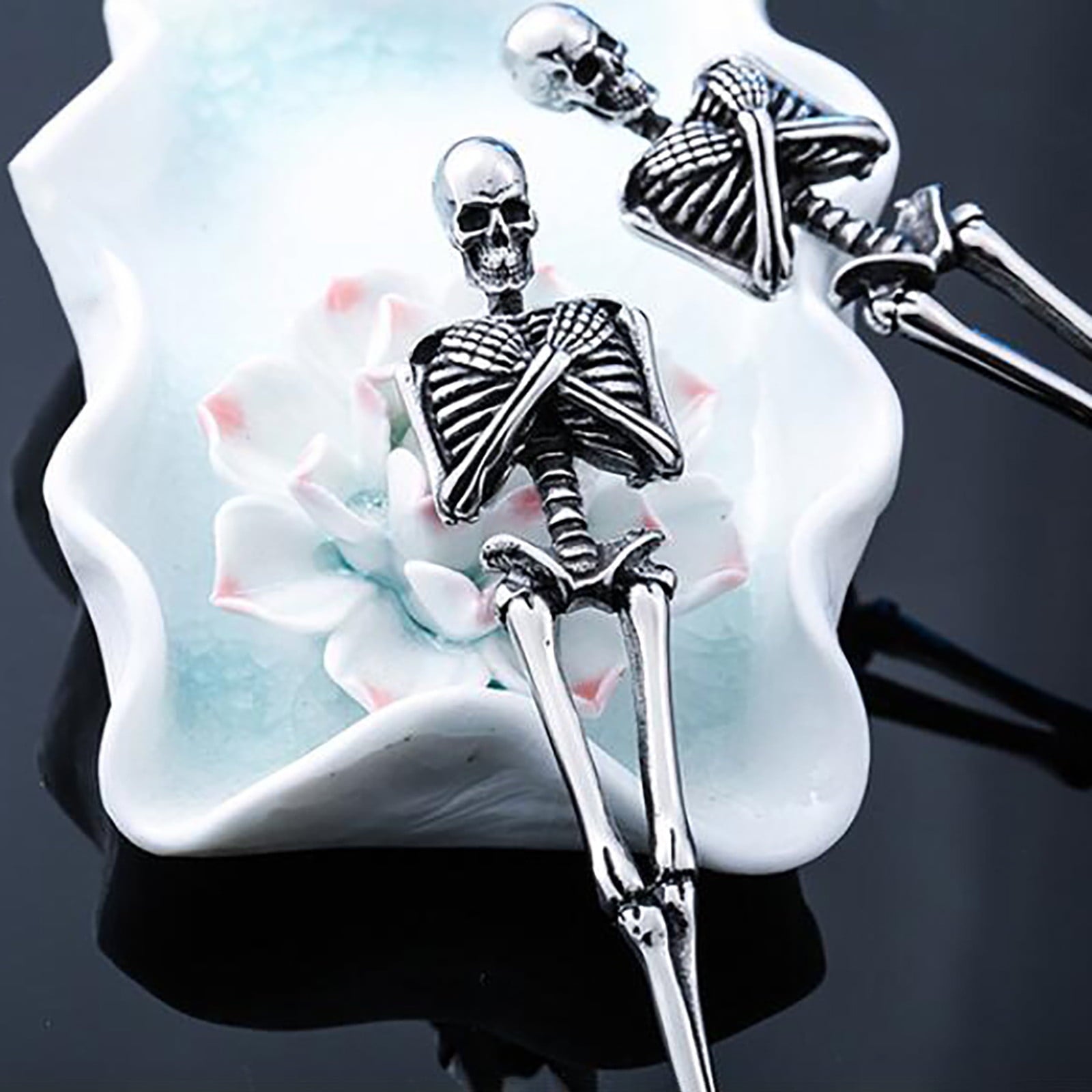 Darzheoy Stainless Steel Skeleton Skull Spoon and Fork Flatware Tableware Gifts for Halloween Easter and Christmas (Spoon) A