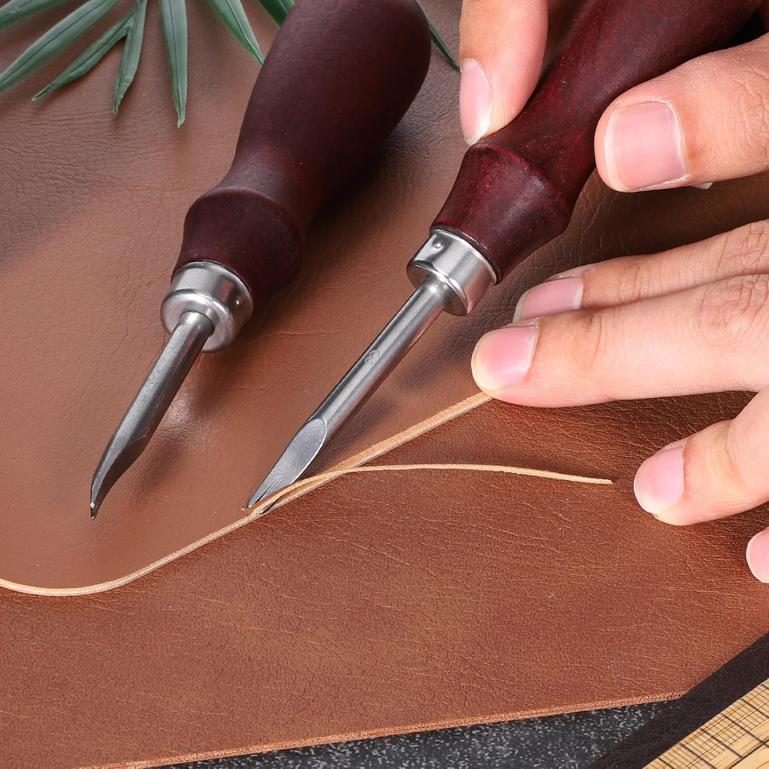 Leather Edge Skiving Beveler, 2 Pcs Leather Working Tools Burnishing Tool Edge Cutting Trimmer Tool for DIY Leathercraft Working 2 Sizes (1.0 mm, 1.5 mm) (3# + 5#)