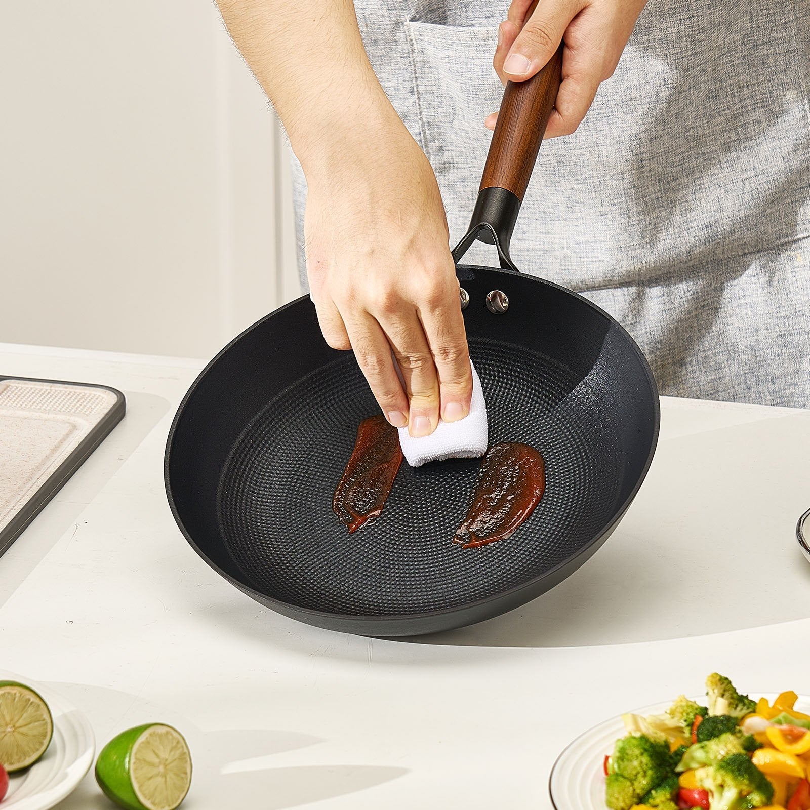 3-Piece Cast Iron Skillet Set 205, 265 & 310mm – Black